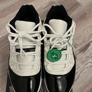 Jordan 11 Retro Low Concord